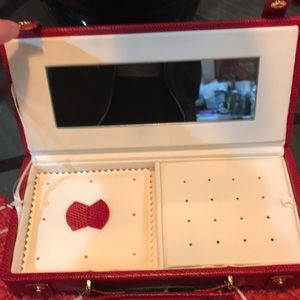 Slim travel jewelry case